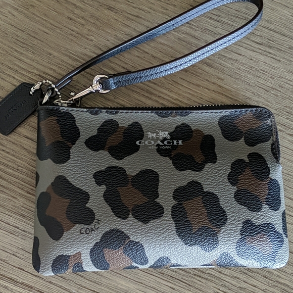 Coach Handbags - NWOT Coach wristlet
